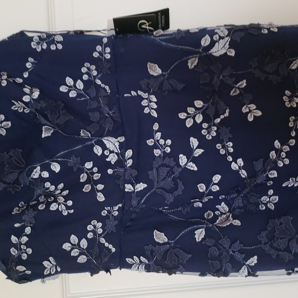 Stunning Adrianna Papell Navy Gown - Picture 3 of 12